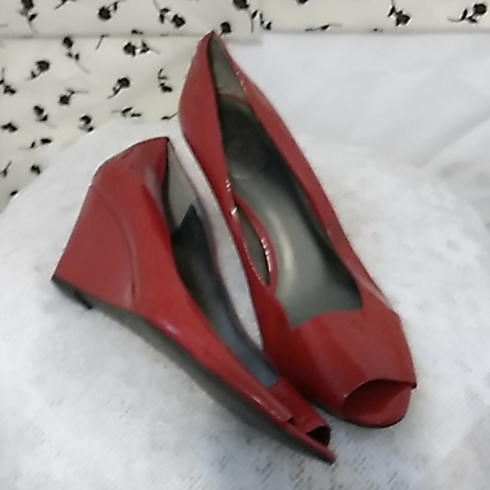 Jessica  Simpson red platform peep toe